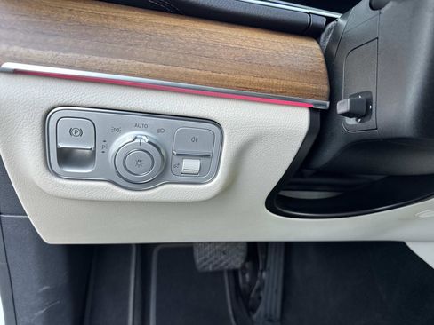 Used 2022 Mercedes-Benz GLS 450 4MATIC image 34