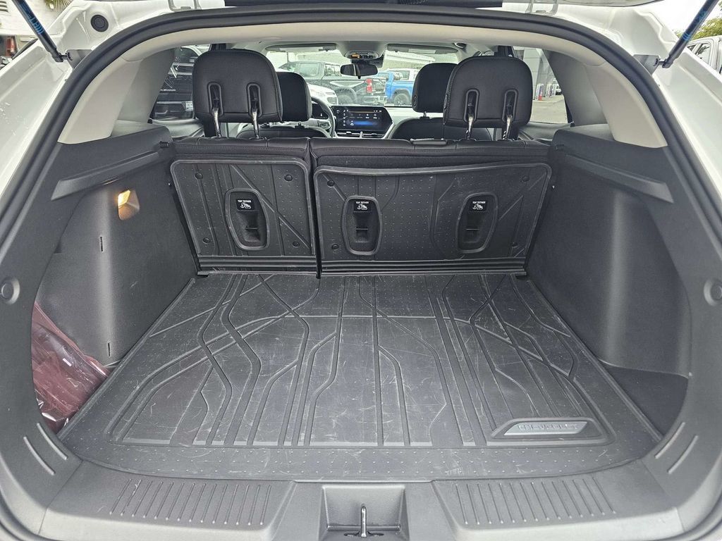 Used 2024 Chevrolet Trax ACTIV w/ Sunroof Package FWD image 13
