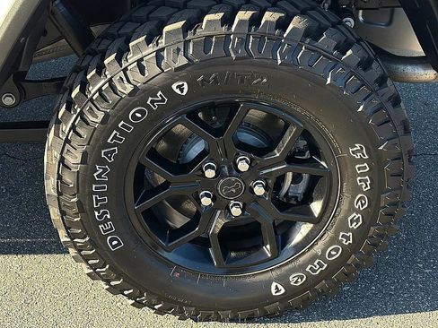 Used 2024 Jeep Gladiator Sport image 6