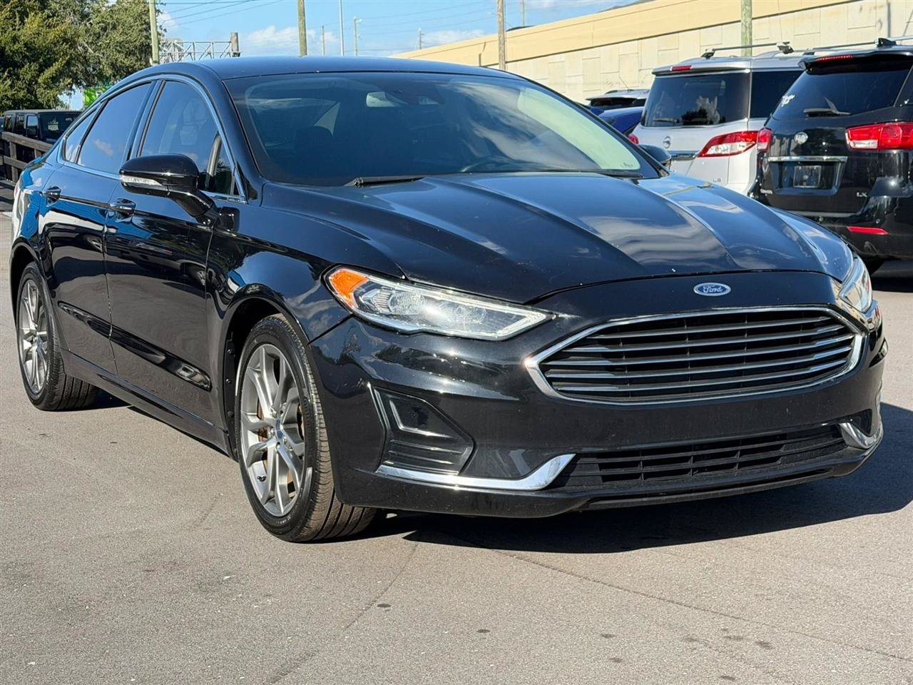 Used 2019 Ford Fusion SEL FWD image 4