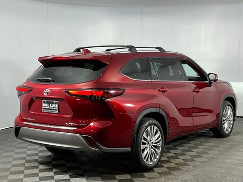 Used 2024 Toyota Highlander Platinum image 7