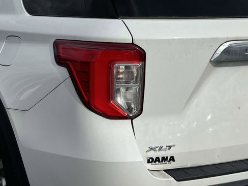 Used 2022 Ford Explorer XLT w/ Equipment Group 202A image 8