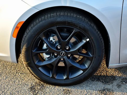 New 2026 Chrysler Pacifica Select image 6