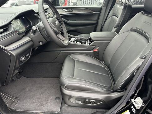 New 2025 Jeep Grand Cherokee Overland image 9