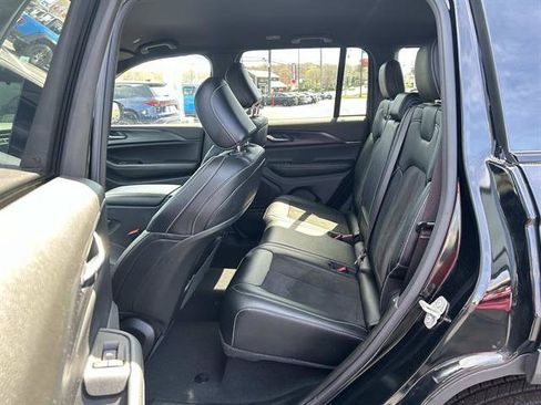 Certified 2023 Jeep Grand Cherokee Altitude AWD/4WD image 13