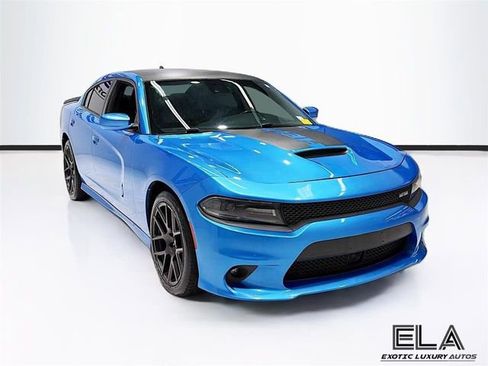 Used 2018 Dodge Charger R/T image 2