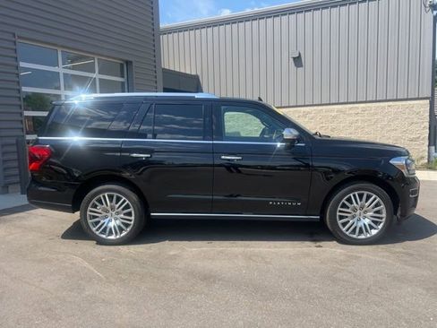 Used 2023 Ford Expedition Platinum AWD/4WD image 4