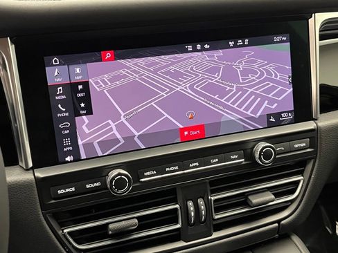 Used 2021 Porsche Macan image 23