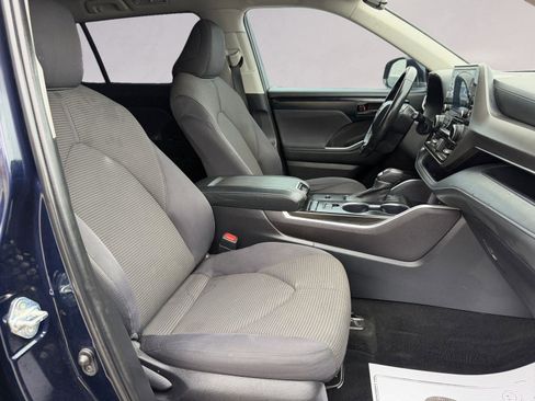 Used 2022 Toyota Highlander LE image 15