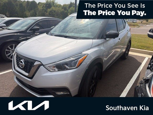 Used 2020 Nissan Kicks SR w/ SR Premium Package FWD image 1