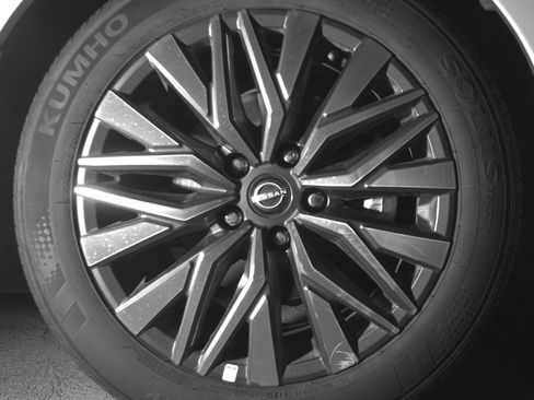 Used 2025 Nissan Altima 2.5 SV image 13