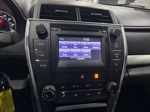 Used 2017 Toyota Camry SE w/ Four Season Floor Mat Package image 24