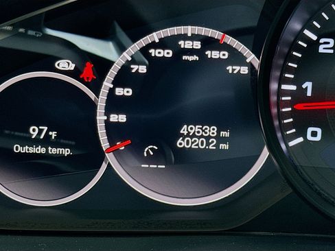 Used 2023 Porsche Cayenne Platinum Edition AWD/4WD image 8