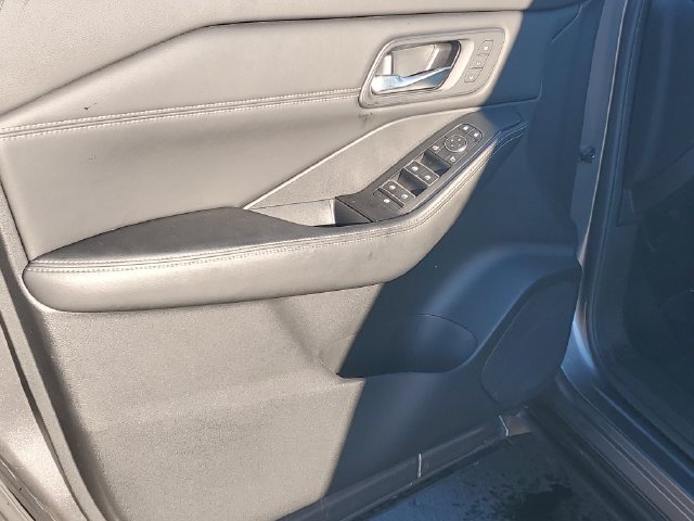 Used 2024 Nissan Rogue SL w/ SL Premium Package AWD/4WD image 16