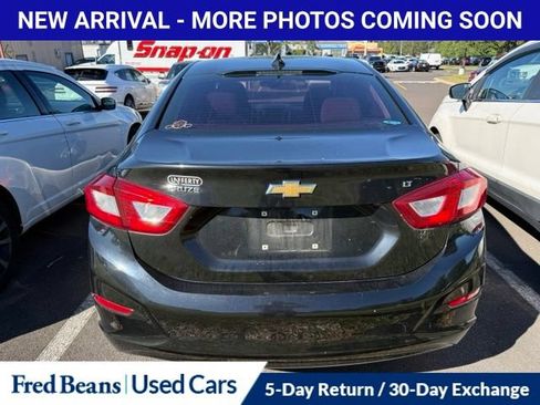 Used 2018 Chevrolet Cruze LT w/ Convenience Package FWD image 7