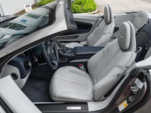 Used 2020 Aston Martin DB11 Volante RWD image 18