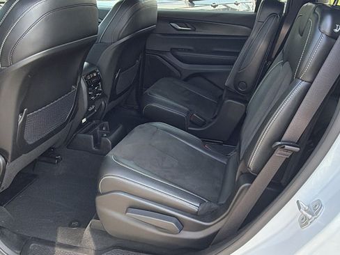 Used 2025 Jeep Grand Cherokee L Altitude AWD/4WD image 25