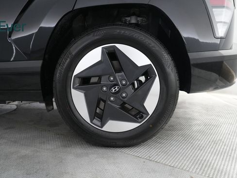 Used 2024 Hyundai Kona SE FWD image 9