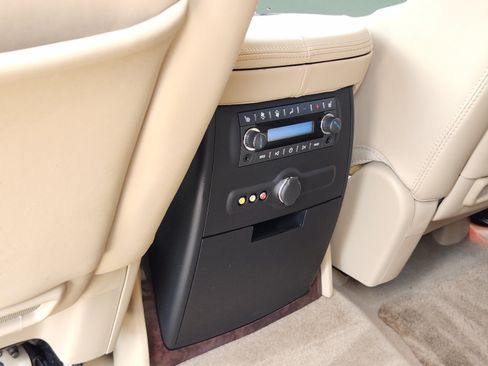 Used 2014 Cadillac Escalade Premium AWD/4WD image 28