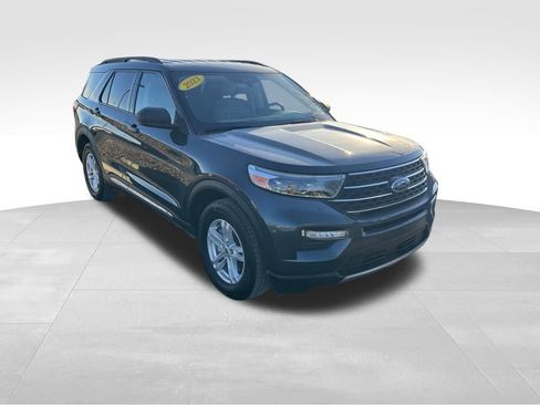 Used 2023 Ford Explorer XLT w/ Equipment Group 202A image 9