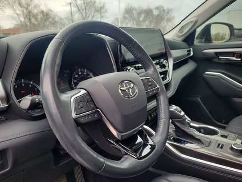 Used 2021 Toyota Highlander Platinum image 19