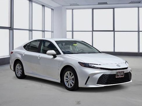 Used 2025 Toyota Camry LE FWD image 3