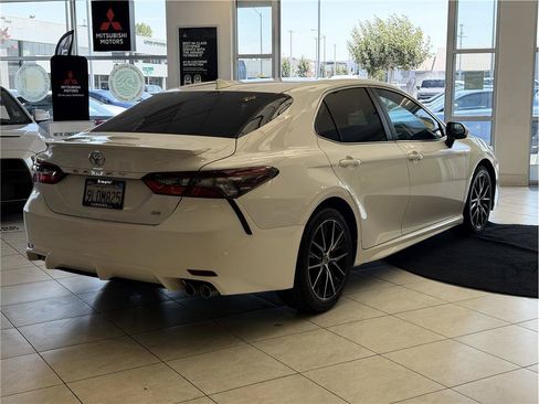 Used 2024 Toyota Camry SE FWD image 5