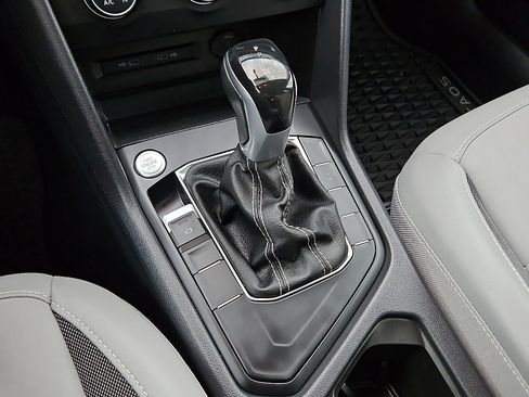 Certified 2022 Volkswagen Taos SE image 13