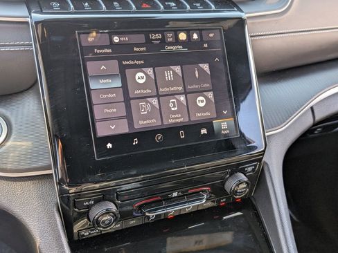 Used 2024 Jeep Grand Cherokee Laredo w/ Trailer Tow Package image 19