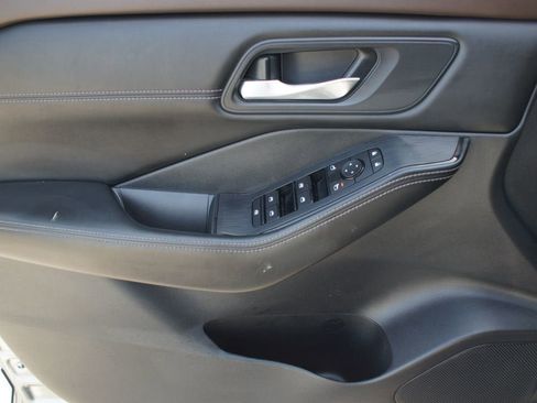 Used 2023 Nissan Rogue SV w/ SV Premium B Package FWD image 28