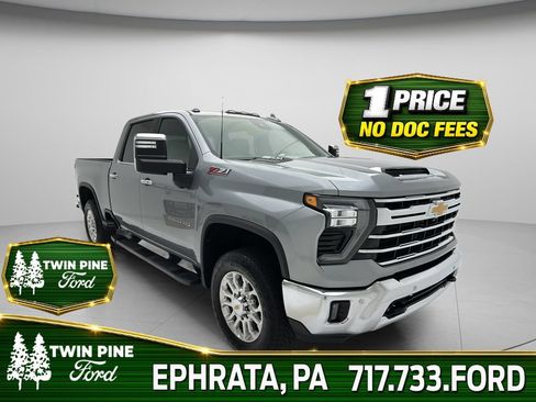 Used 2025 Chevrolet Silverado 2500 LTZ w/ LTZ Plus Package AWD/4WD image 1