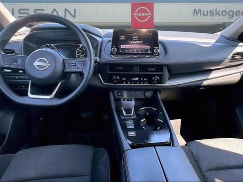 Used 2024 Nissan Rogue SV FWD image 7