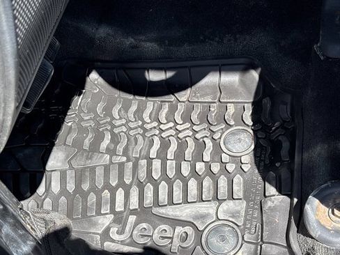 Used 2018 Jeep Wrangler Unlimited Sport S AWD/4WD image 19
