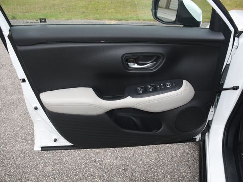 Used 2025 Honda HR-V EX-L image 10