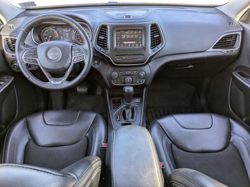 Certified 2019 Jeep Cherokee Latitude Plus w/ Comfort/Convenience Group image 15