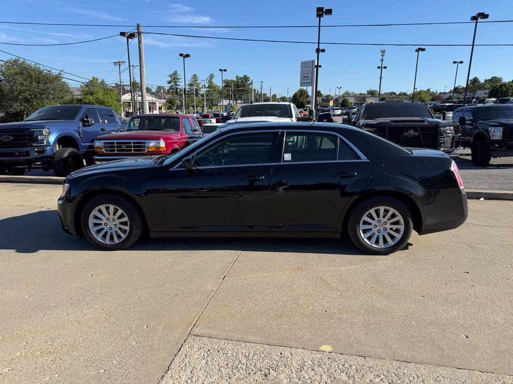 Used 2014 Chrysler 300 w/ Driver Convenience Group RWD image 9