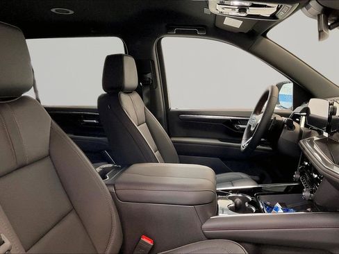 New 2026 Chevrolet Suburban RST w/ Comfort Package AWD/4WD image 13