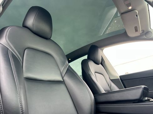 Used 2022 Tesla Model Y Performance image 18