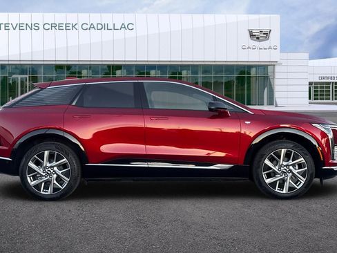 Certified 2025 Cadillac Optiq Luxury 1 image 2