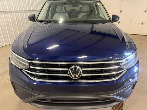 Used 2024 Volkswagen Tiguan SE w/ Panoramic Sunroof Package AWD/4WD image 3