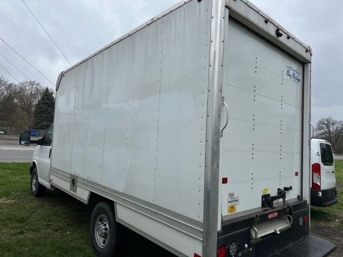 Used 2022 Chevrolet Express 3500 w/ Driver Convenience Package image 10
