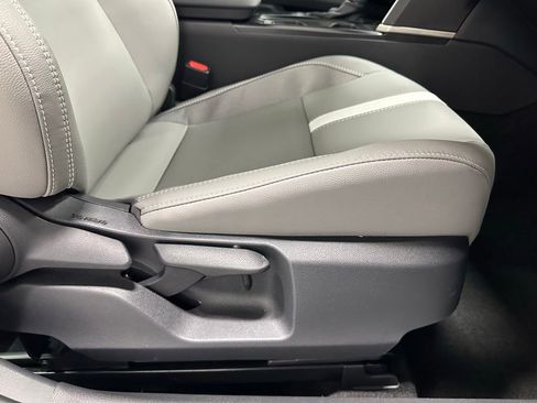 Used 2026 Toyota Camry SE FWD image 60