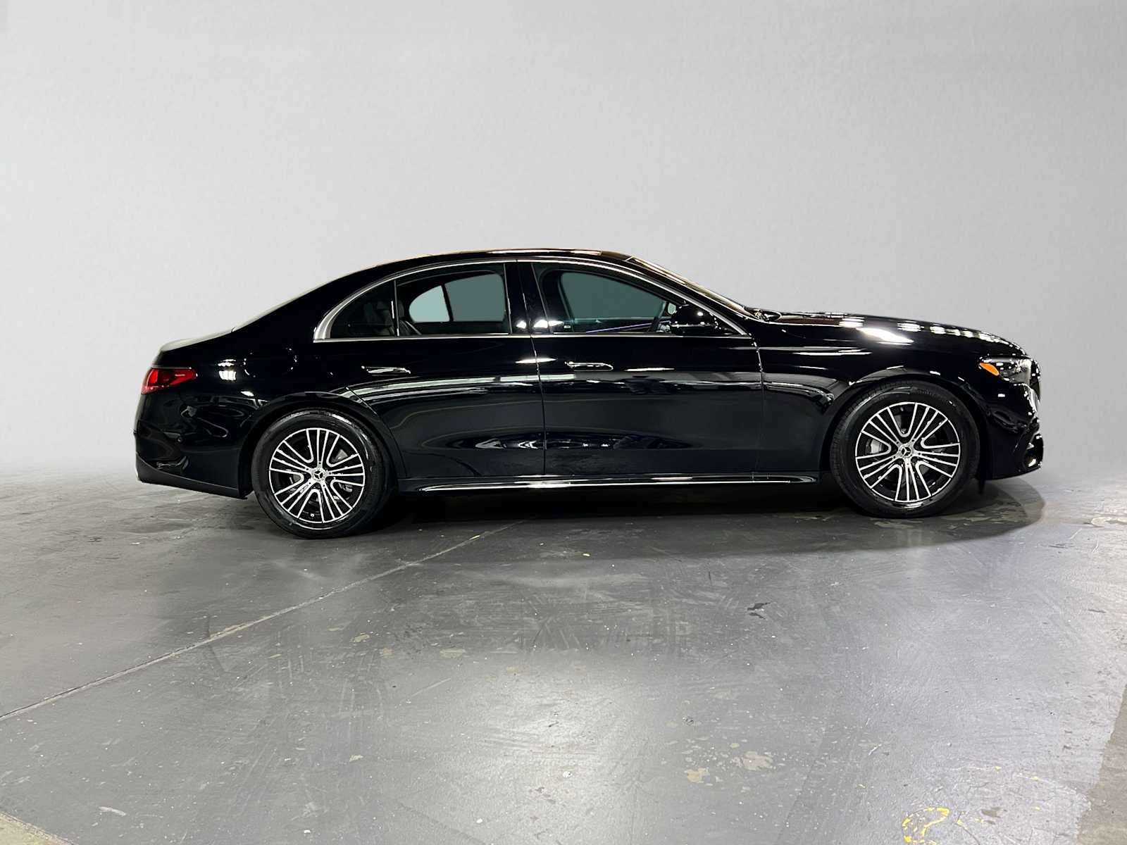 Used 2026 Mercedes-Benz E 350 4MATIC Sedan image 2