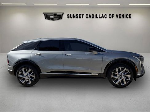 New 2026 Cadillac Optiq Luxury 2 image 2