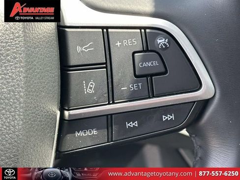 Certified 2024 Toyota Highlander XLE AWD/4WD image 29