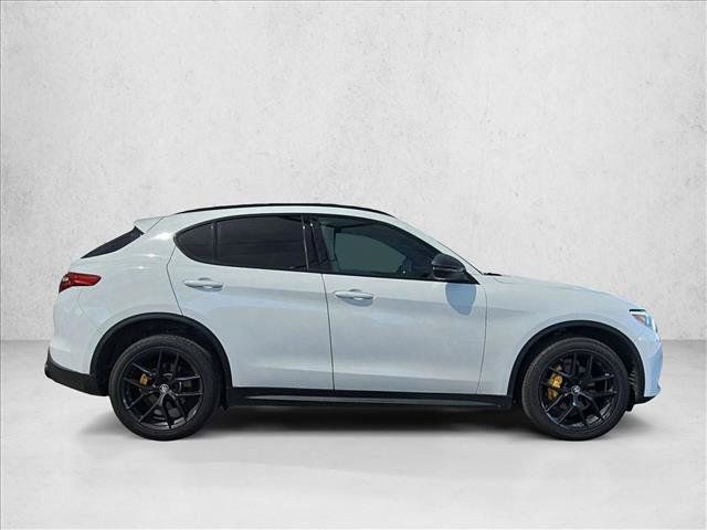 Used 2019 Alfa Romeo Stelvio Ti Sport w/ Quick Order Package 22S Sport AWD/4WD image 4