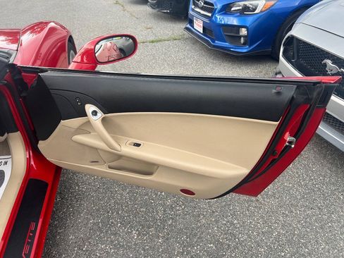 Used 2006 Chevrolet Corvette Convertible w/ Preferred Equipment Group RWD image 11