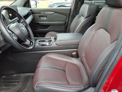 Certified 2025 Honda Pilot Black Edition image 11