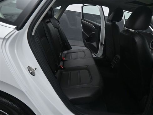 Used 2022 Volkswagen Passat 2.0T SE image 29