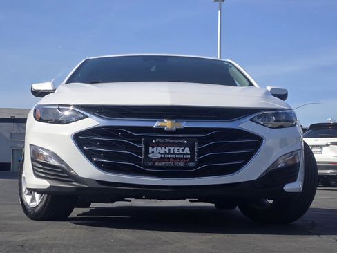 Used 2024 Chevrolet Malibu LT FWD image 2